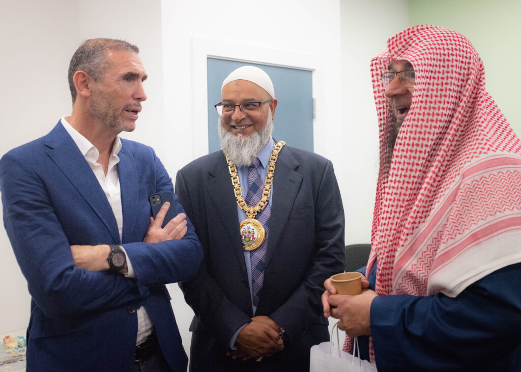 L-R Martin Keown, Banbury Mayor Cllr Fiaz Ahmed and Imam Shouaib Ahmed